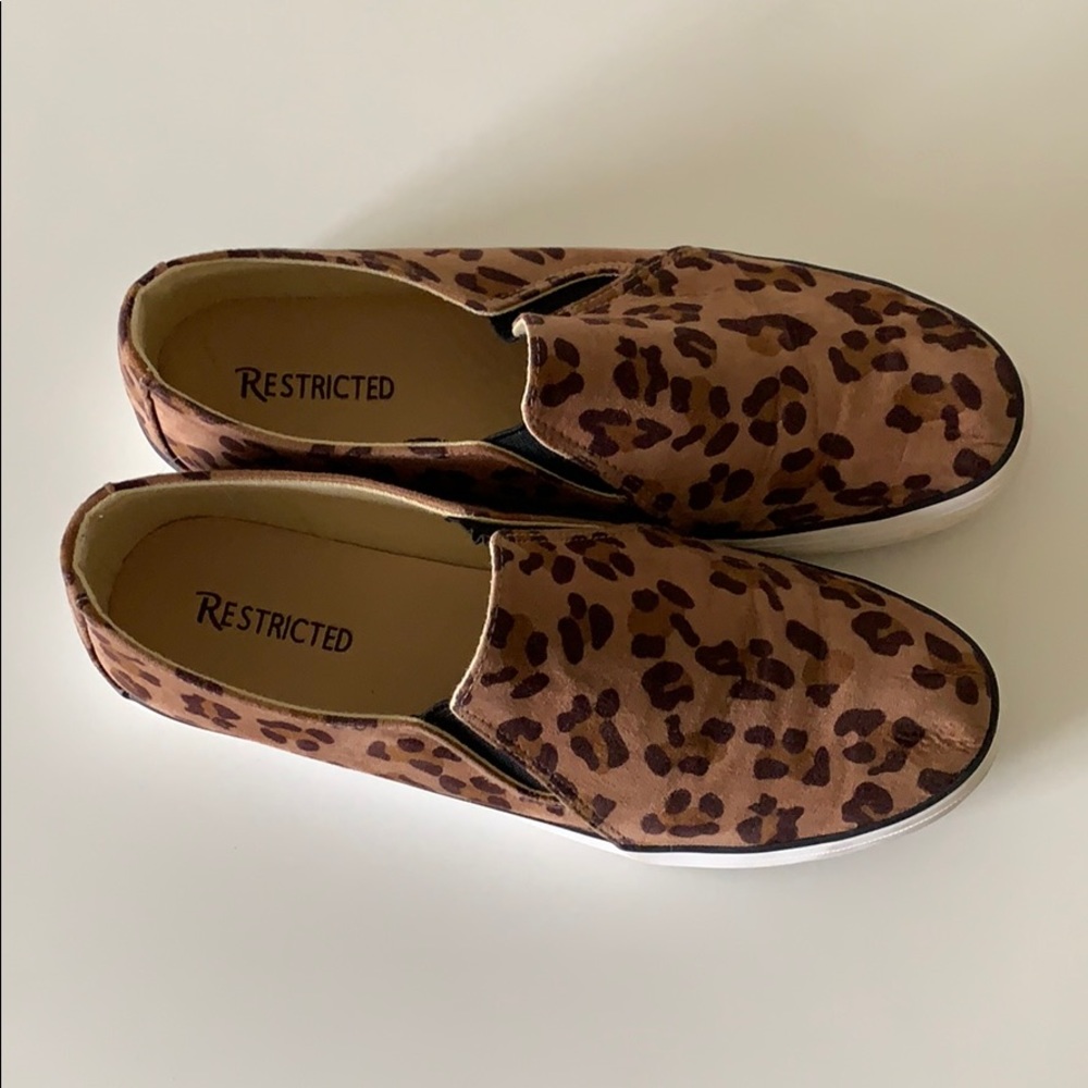 Leopard print canvas shoes